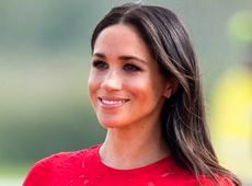 Меган, обріж етикетку! Жінку принца Гаррі спіткав конфуз на червоній доріжці