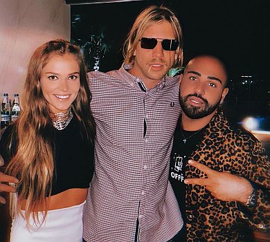 Лобода, Дементьєва та Дорн із дружиною гучно попрощалися з літом у Греції ⠀