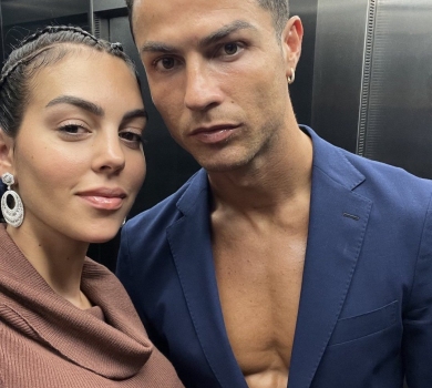 Моє добраніч: наречена Роналду зробила селфі з їхньою 7-місячною донькою