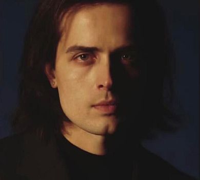 Відчувши вібрації трагедії: скандальний онук Ротару випустив альбом