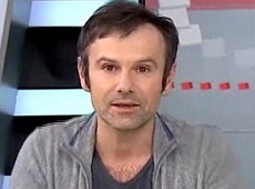 Вакарчук двома мовами наголосив, що не варто сіяти паніку