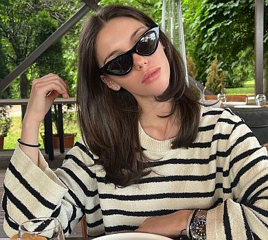 Донька Суркіса на сходах млосно оголила ноги у туфлях за $1300. ФОТО