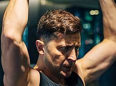 Зеленський з голим торсом показав свою спортивну еволюцію. ФОТО   