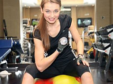 Міс Україна-Всесвіт 2010 нарощує груди та сідниці 
