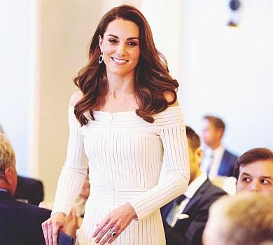 Розпустила коси, оголила плечі: Міддлтон вигуляла ефектний образ у Лондоні