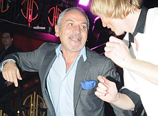 Шустер стрибав з Гусіним на танцполі й обіймав чарівну незнайомку