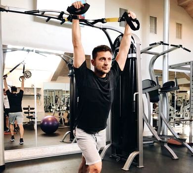 ЗеФітнес: Зеленського заскочили під час тренування біля Верховної Ради