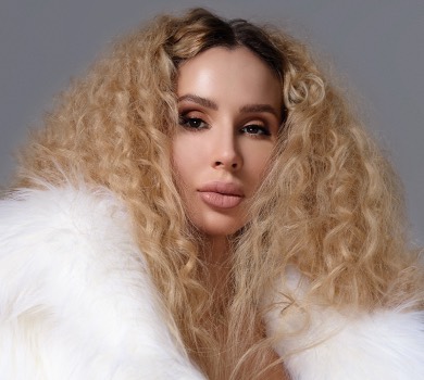 Оголена Лобода в снігу представила новорічну пісню