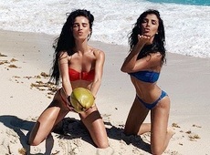 Дімопулос та Андрес світять засмаглими тілами на пляжах Барбадоса. ФОТО