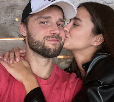 Холостяк Топольський показав романтику з обраницею та пояснив, чому зацілував усіх на проєкті