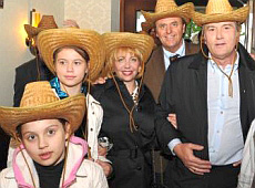 Коло Ющенка пахло порохом, а він, знай собі, пив пиво