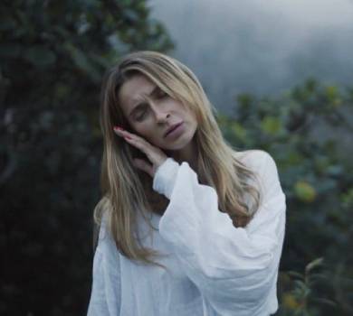 Гори мої: Tayanna у самій сорочці поговорила з природою у чуттєвому мудвідео