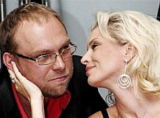 Окунська таки відсудила у Власенка півбудинку та побажала йому довголіття