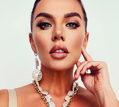 Седокова в сексі-комбінезоні показала свого улюбленого хижака