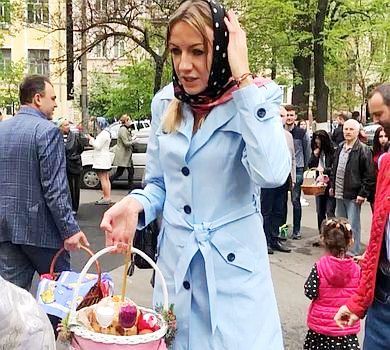 Великодній душ: як Нікітюк разом із паскою посвятили. ВІДЕО 