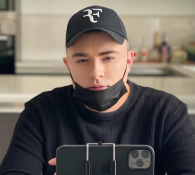 Данилко розказав, чому не бачить себе на передовій, та що думає про відвідувачів ресторанів під час війни