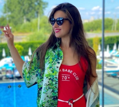 Ексдружина DziDzio взялася надихати собою в купальнику