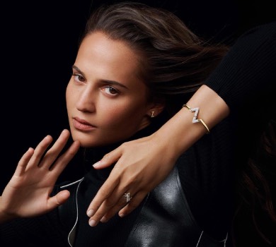 Ви з глузду з’їхали: в мережі захейтили Louis Vuitton через дизайн прикрас у формі Z і V