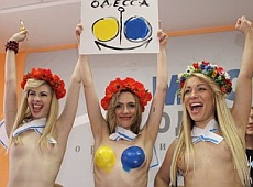 Femen заявили, що Одеса – не бордель і бойкотували Путіна членами