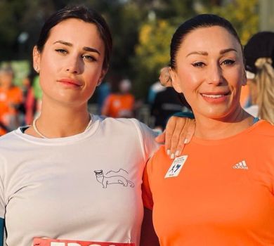 Жінки мера Філатова показалися у лосинах після марафону в Афінах