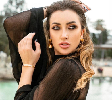 Боді з колготами та маскулінний костюм: Різатдінова у Барселоні показала фігуру у чорних луках