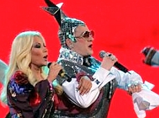 Повалій освідчилася Баскову, а Кучму поставила на коліно