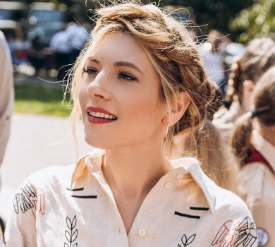 Стою за Україну: зірка Вікінгів Кетрін Віннік показалася у вишиванках. ФОТО