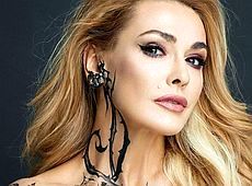 Сумську для глянцю розмалювали квітами та колючками