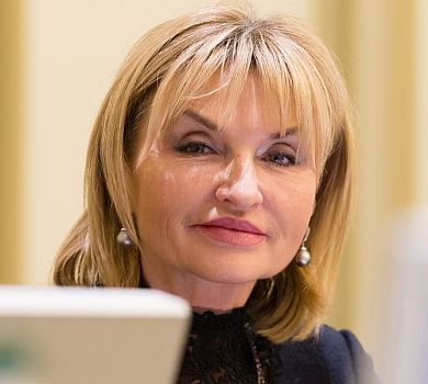 Губи як у мене: Ірина Луценко помилувалася 2-місячною онукою. ВІДЕО