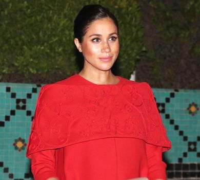 Маркл у червоній сукні посвітила ніжками в Марокко. ФОТО 