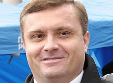 Тінейджер Льовочкін попивав пивко, а Червоненко тікав на товарняку