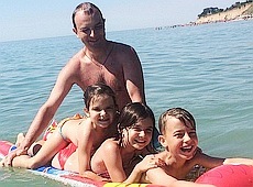 Соболєв і Падалко під Одесою засмагають з дітьми та бігають. ФОТО