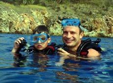 Віталій Кличко у теплих краях вчив сина дайвінгу