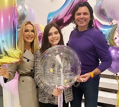 Сумська привітала доньку Ганнусю з 19-річчям та показала архівні фото