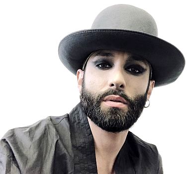 Кончіта Вурст у старовинному палаці позадирала на собі сміливу сукню. ФОТО 