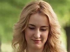 Донька Пономарьова соромиться співати при ньому