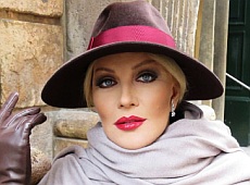 Повалій відзнялася у Москві та гайнула до Мілана по капелюхи. ФОТО