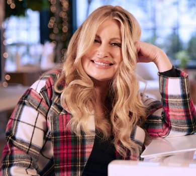 Віє романтикою: фото акторів Білого лотоса викликало підозри про два таємні романи