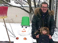 Екс-подружжя Пономарьових бавилось з сином на снігу