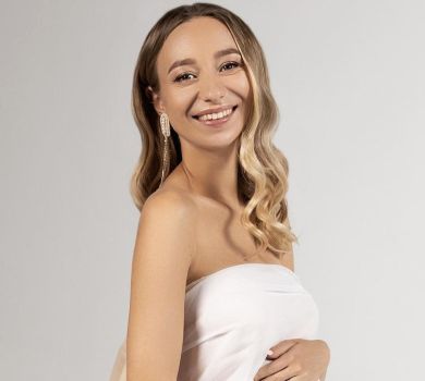 Вагітна дружина Павліка попозувала з щасливим Мішуткою в животі 