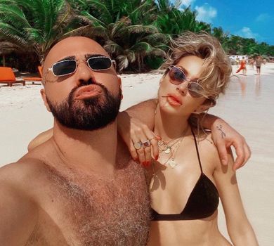 Лобода на мексиканському пляжі посвітила стрункими ніжками у мікрошортах 