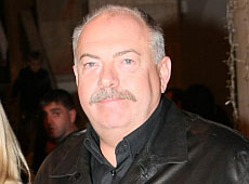 Піскун повісив над ліжком чоловічий подарунок