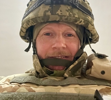 Майкл Щур у ЗСУ похвалився новими вміннями й показав, що прилетіло від свинособак