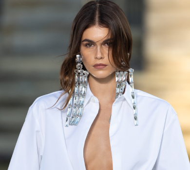 21-річна донька Кроуфорд продефілювала в сорочці з шаленим декольте. ФОТО