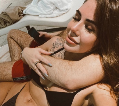 Антон і дрова: Стужук фотосетом у купальнику офіційно представила бойфренда, з яким знову зійшлася