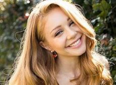 Фанати Кароль привітали її маму архівними фото під пісню Мозгового