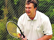 Янукович дострибався до операції