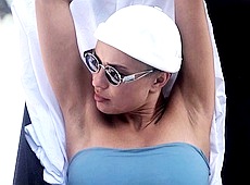 Діджейка Настя в купальнику та шапочці розхвалила культурну Одесу