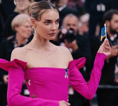 Сховала прапор у ліф: Байкова розповіла про свою патріотичну аферу в Каннах та що зіркові гості говорили про війну в Україні