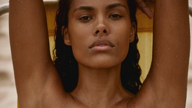 Кунакі у звабливому купальнику прилягла заради селфі